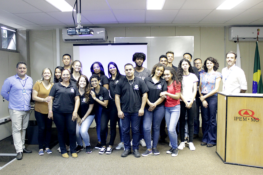 Alunos do Senai em visita ao Ipem-MG. Foto: Divulgação / Ipem-MG